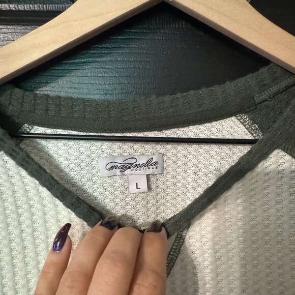 NWOT Magnolia Boutique Womens Waffle Knit Long Sleeve Top Cream Green Large - Picture 2 of 3